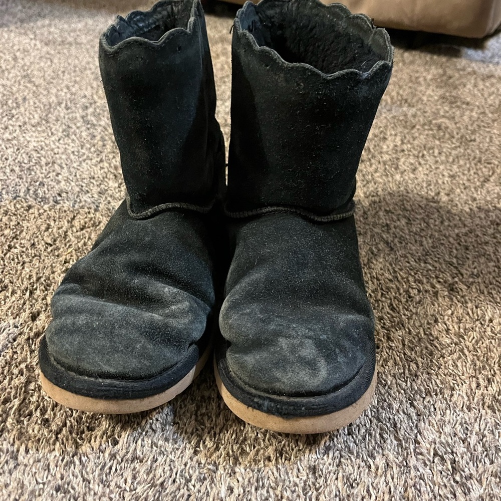 Size 4 UGG boots